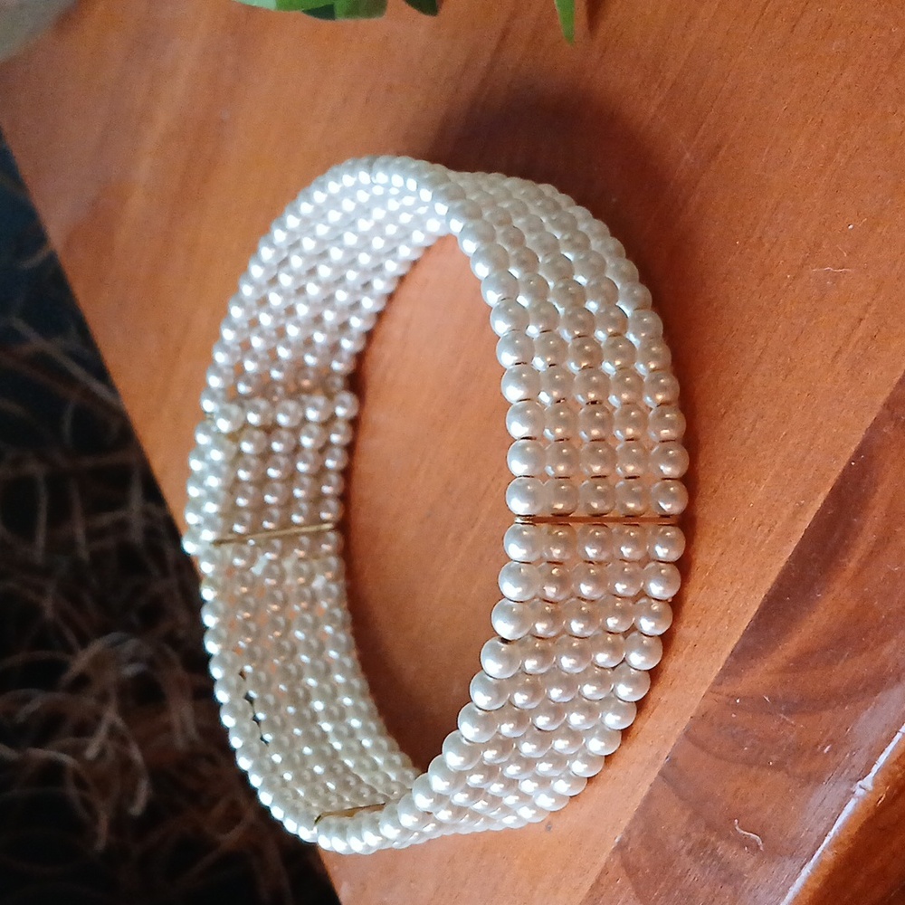 Elegant Pearl Beaded Choker